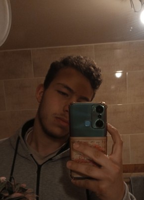Majed, 18, Lebanon, Beirut