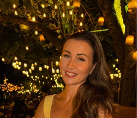 Julia, 42, Mumbai