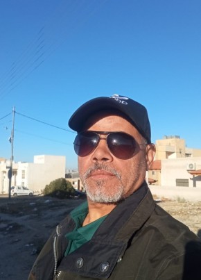 Khamsi из عمان 53 года
