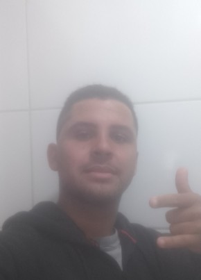 Adriano из Medeiros Neto 20 лет