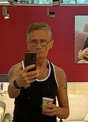 Andrey, 64, Russia, Saint Petersburg