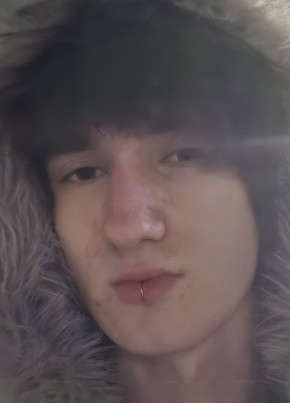 Макс из Омска 19 лет