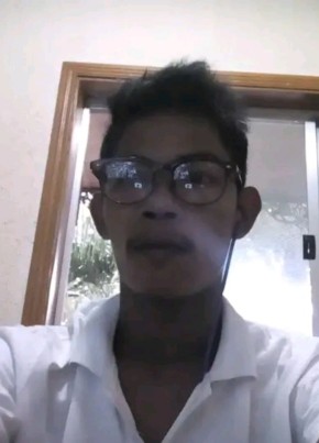 Darwin agapay из Calamba 34 года