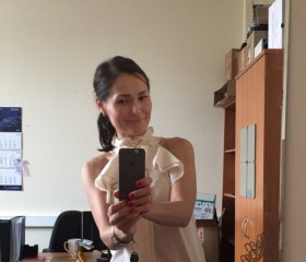 Yuliya, 46, Saint Petersburg