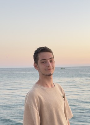 Кирилл из Адлера 19 лет