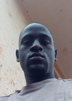 Fred из Kampala 22 года