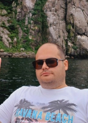 Денис из Саратова 36 лет