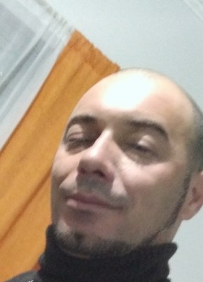 Tiago, 41, República Federativa do Brasil, Pedreira