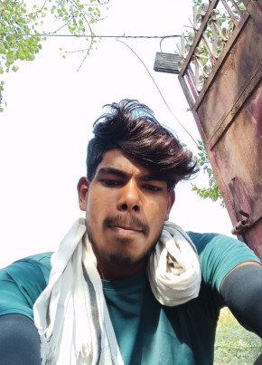 Manish, 19, India, Delhi