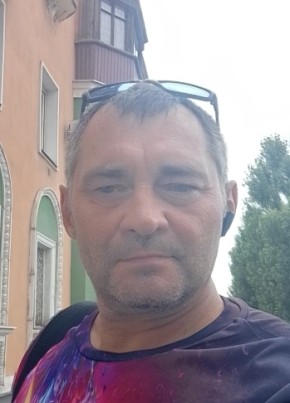 Олег из Новотроицка 46 лет