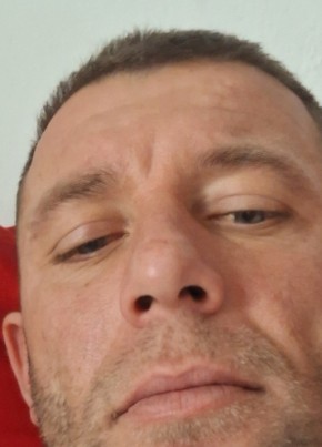 Arber из Lushnjë 19 лет
