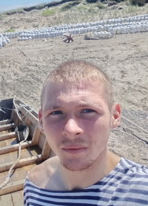 Илья из Южно-Сахалинска 21 год