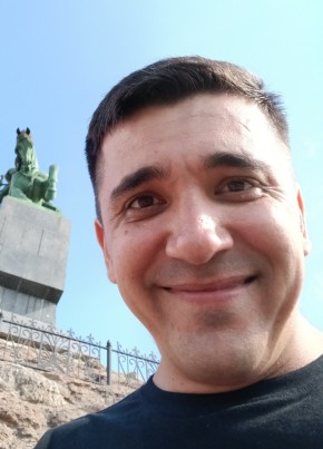 Денис из Екатеринбурга 38 лет