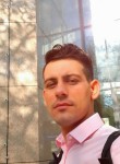 Nawaz, 25, Paris