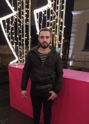 Omar Mahmoud, 28, Repubblica Italiana, Cinisello Balsamo