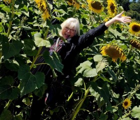 SuzyQ, 72, Oshawa