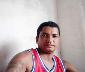 Max, 30, Manakara
