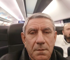 Виталий, 68 лет, Москва