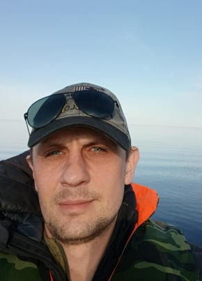 Алексей Тихонов
