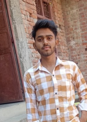 Golu, 18, India, Mau (State of Uttar Pradesh)