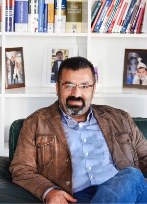 Mustafa из İzmir 46 лет