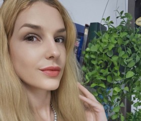 Elvi, 35, Los Angeles