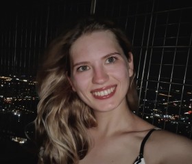 Maria, 20, Beijing