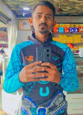 Amit Gohil, 23, India, Surat