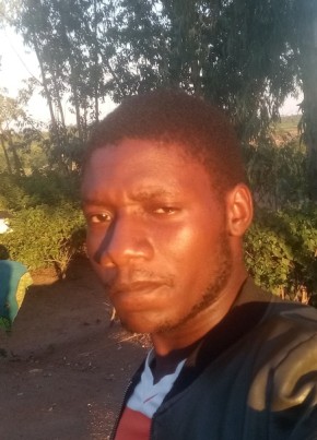 Maxwell yohane, 22, Malaŵi, Blantyre