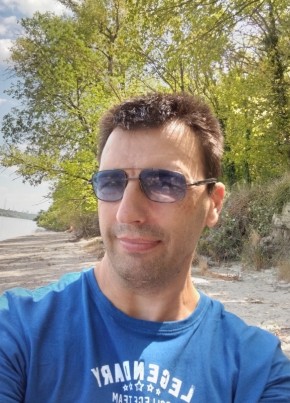 László из Budapest 47 лет