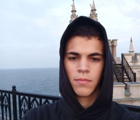 Mikhail, 21, London