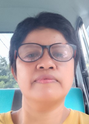 Agnes из Tomohon 48 лет