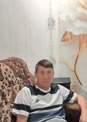 Азат Сафин из Сатки 45 лет