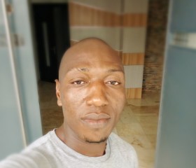 Joel, 20, Bingerville