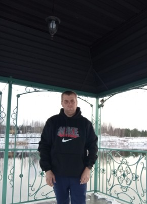 Михаил из Коммунара 38 лет