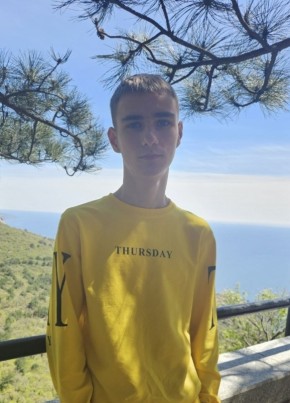 Данил из Севастополи 19 лет