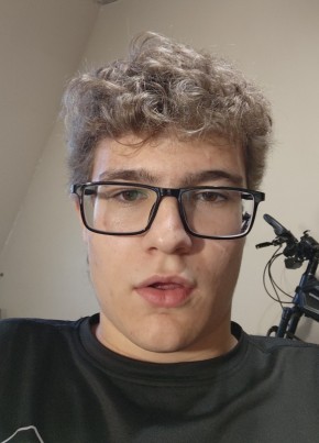 Демид из Ярославли 18 лет