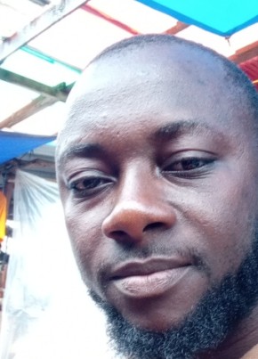 Abass kargbo, 32, Sierra Leone, Freetown