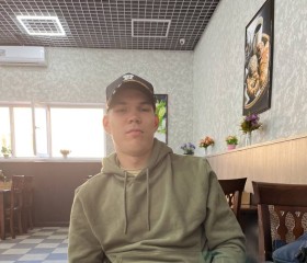 Максим, 22 года, Казань