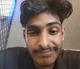 Sri, 21, George Town