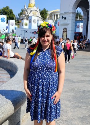 Настюша, 25, Україна, Лисичанськ