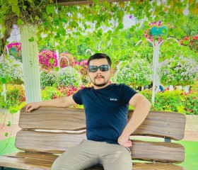 Shari, 23, Dubai