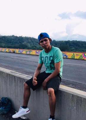 Willian Palasio, 20, República de El Salvador, San Vicente