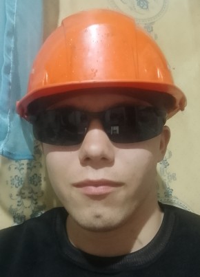 Михаил из Москвы 18 лет