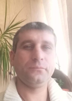Роман, 44, Россия, Владикавказ