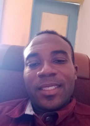 Paul Jackson из Ouagadougou 40 лет