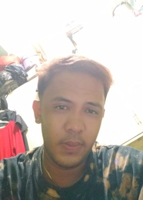 Marvin lusong, 23, Pilipinas, Makati City