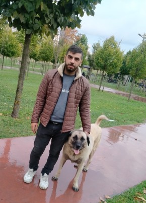 Kazim Sahin, 25, Türkiye Cumhuriyeti, İstanbul