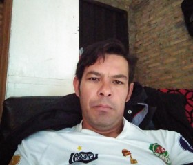 Marcial, 40, Limpio