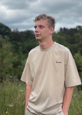славик из Кисловодска 18 лет